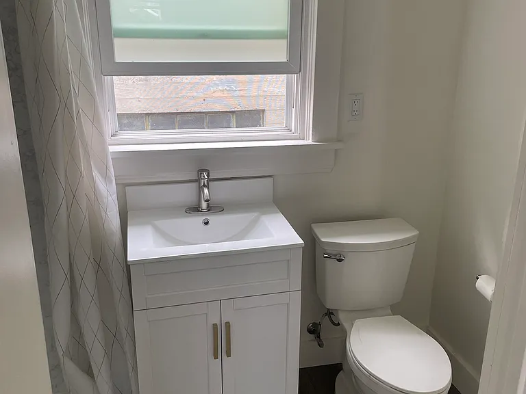 2412 Eagle Ave #C — Photo 8