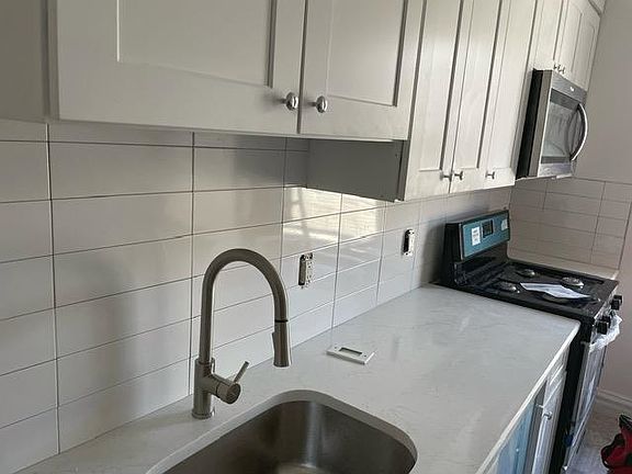 4th image of 206 Jewett Ave APT 25