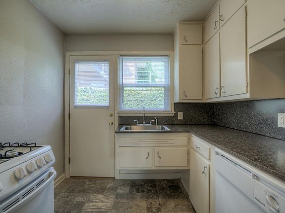 4th image of 119 N 38th St APT 17