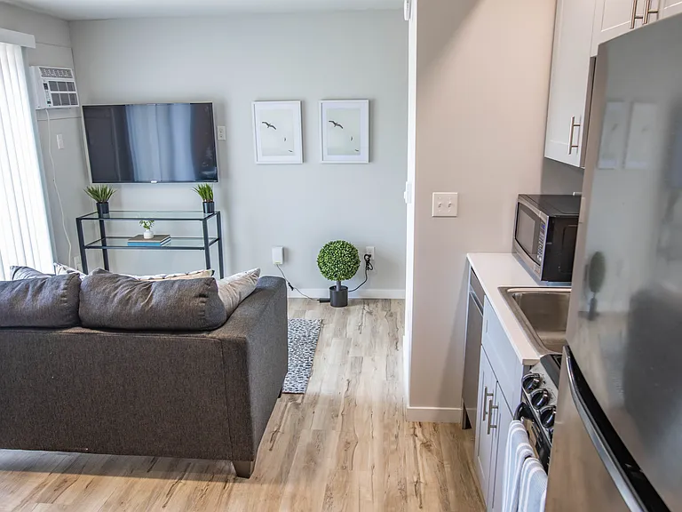 509 E White St #17 — Photo 3