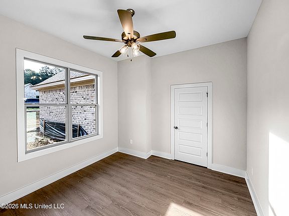 3rd image of 214 New Haven Ln