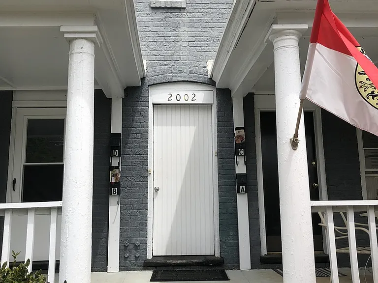 2002 Rosewood Ave — Photo 1