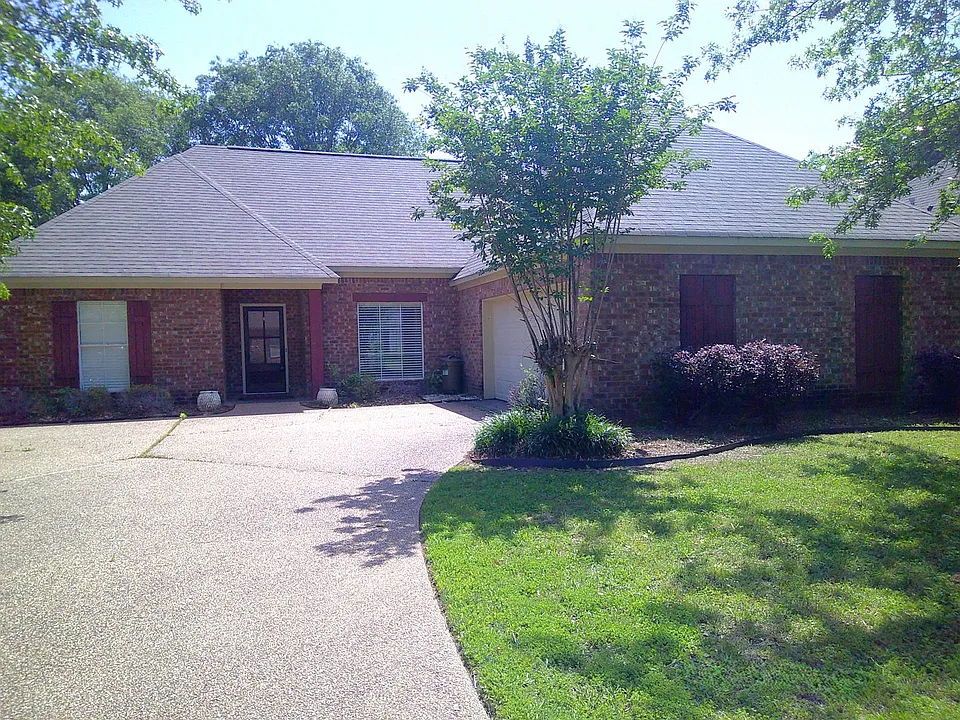 141 Creekside Dr