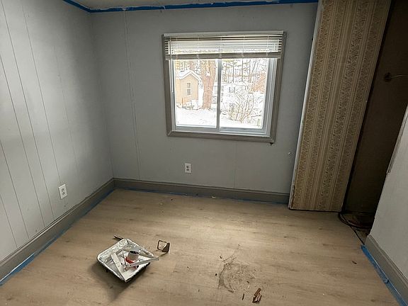 4th image of 1038 Portland Rd APT 7