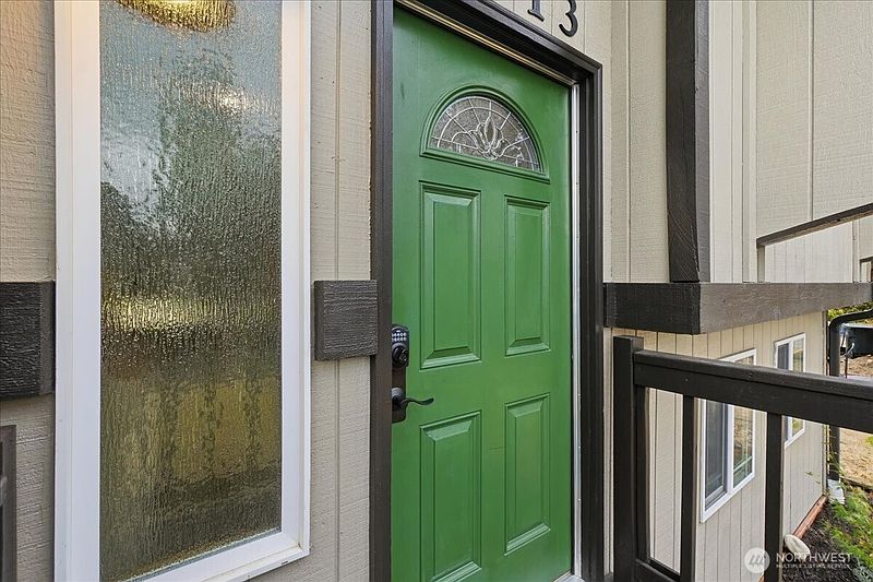 2nd image of 1013 187th Street E