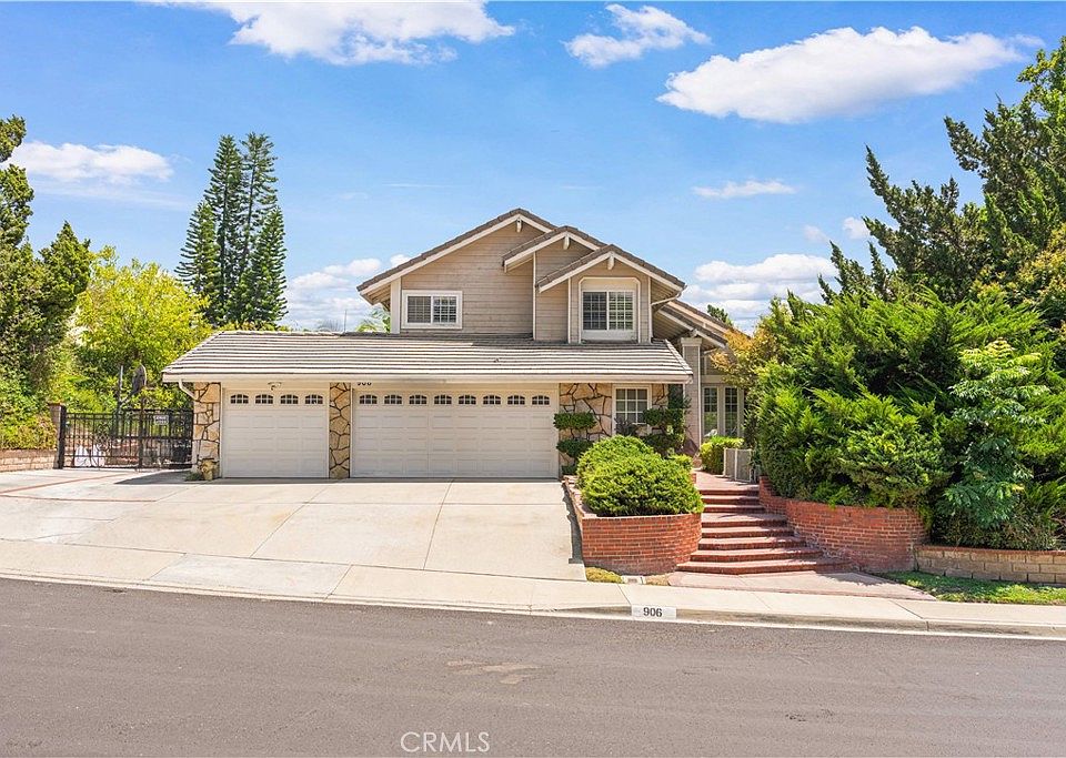 1st image of 905 N Bridle Path Ln