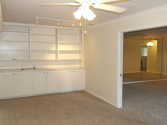 5th image of 200 El Camino Dr APT 301