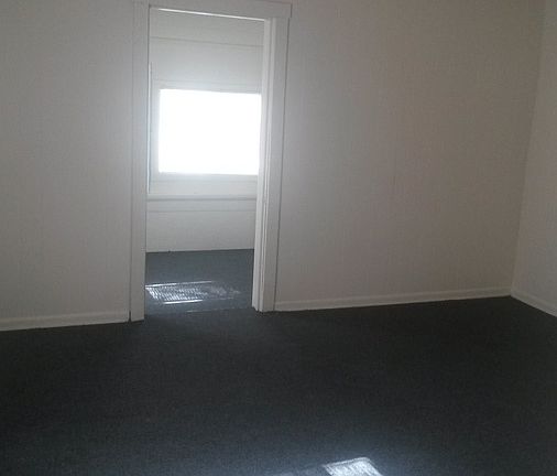 3rd image of 827 W Hopkins St APT 2