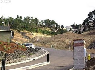 2564 NW Troost St, Roseburg, OR 97471