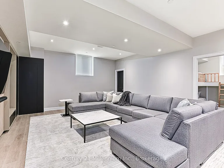 82 Goldie Ct — Photo 39