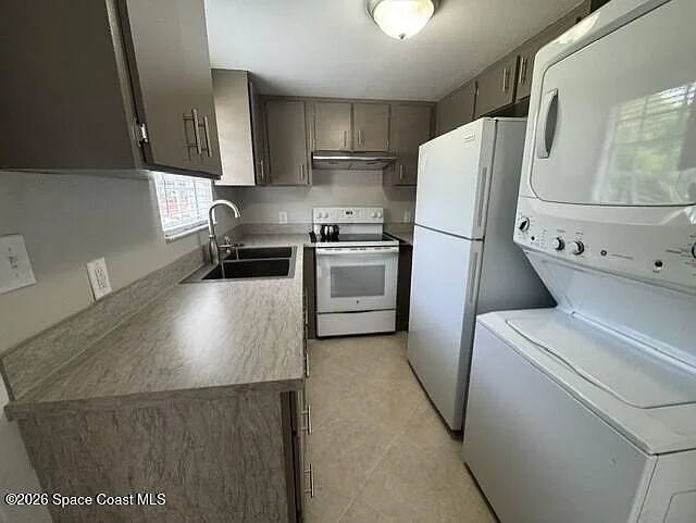 1841 Baldwin St — Photo 8