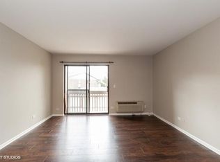 880 N Lakeside Dr #2, Vernon Hills, IL 60061