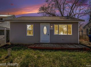9489 Portage Trl, White Lake, MI