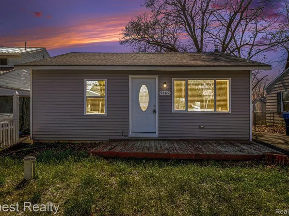 9489 Portage Trl, White Lake, MI 48386