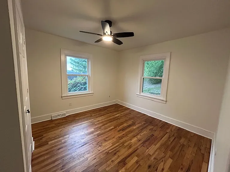 408 Orchard Dr — Photo 16