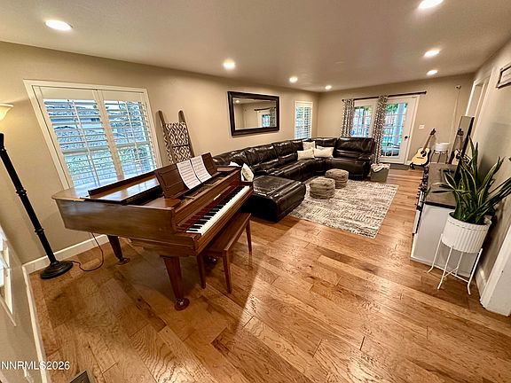 3rd image of 4137 Foothill Dr