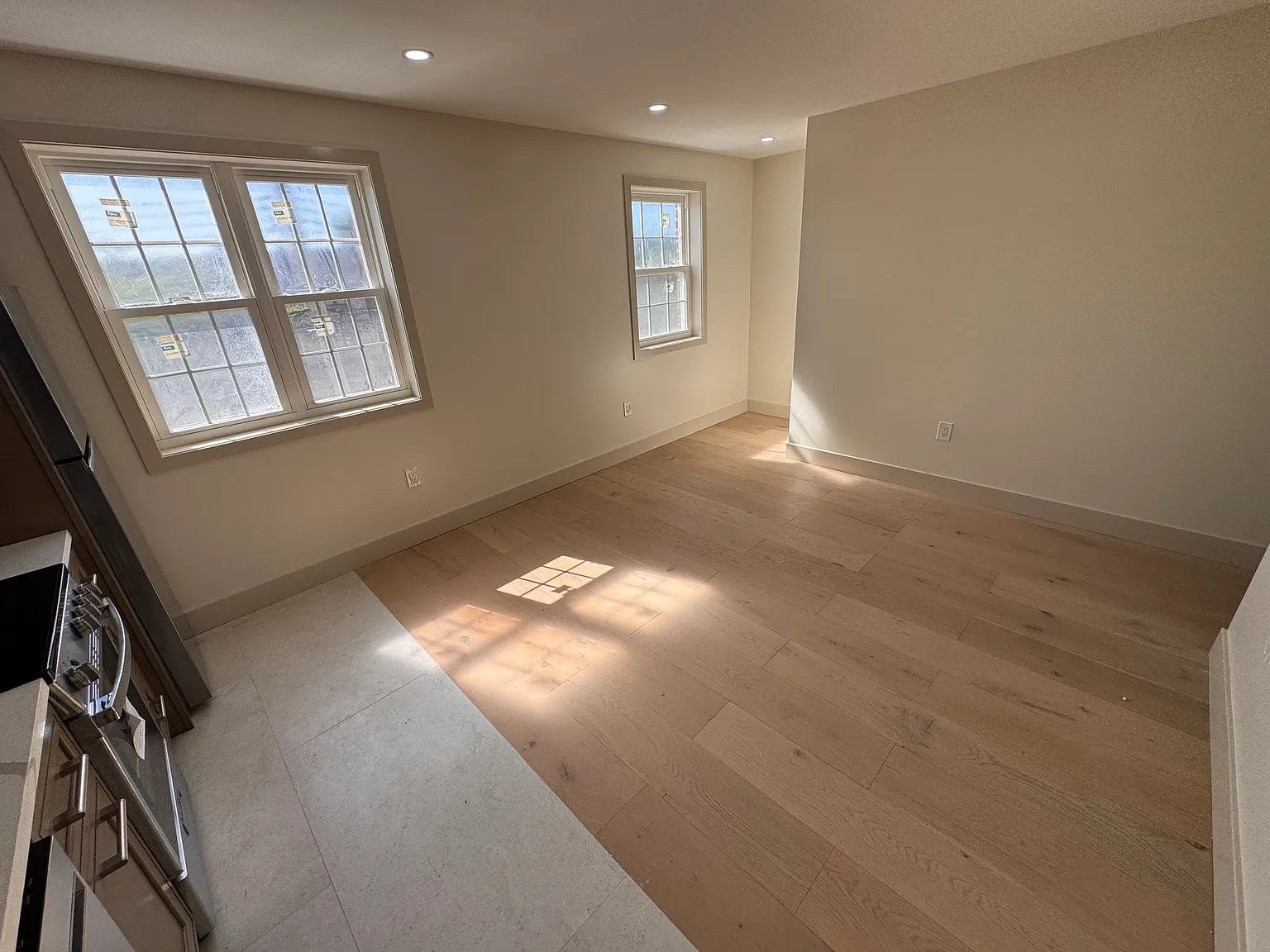 2 bed, 720 sqft, $3,200 — Photo 3