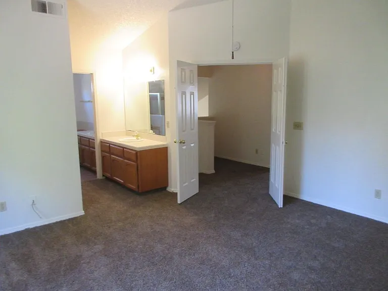 993 E Edgemont Dr — Photo 15