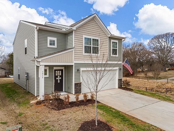 2nd image of 1015 Minocqua Rd