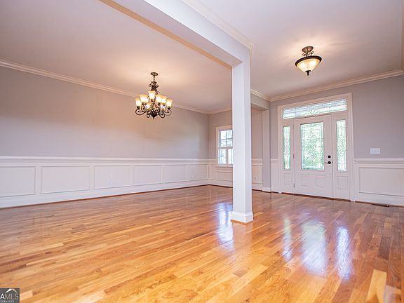 2nd image of 133 Stonegate Trl