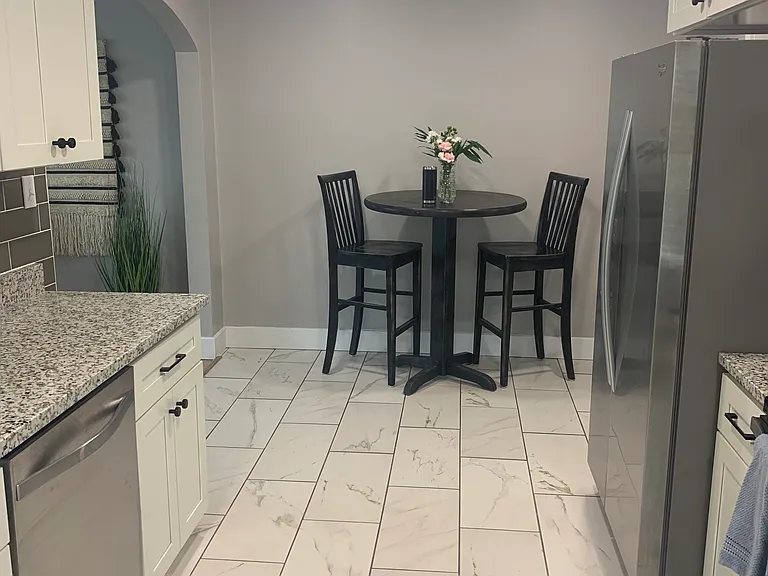 1042 E Lorraine Ave — Photo 12