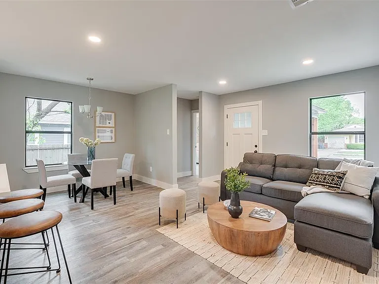 2124 Tisinger Ave — Photo 4