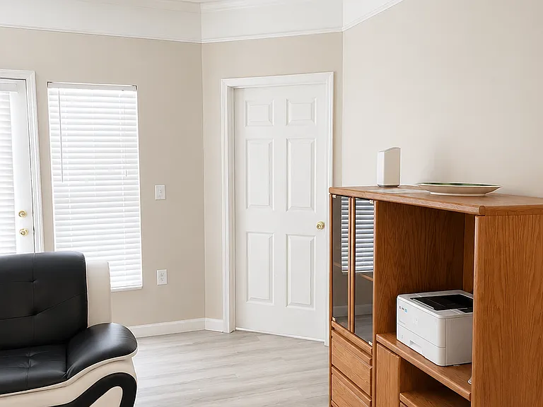 1905 N Lincoln Ave #1 — Photo 3