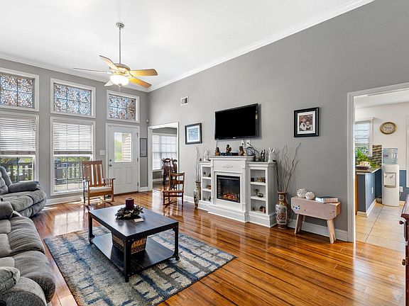 5th image of 336 Primrose Cir