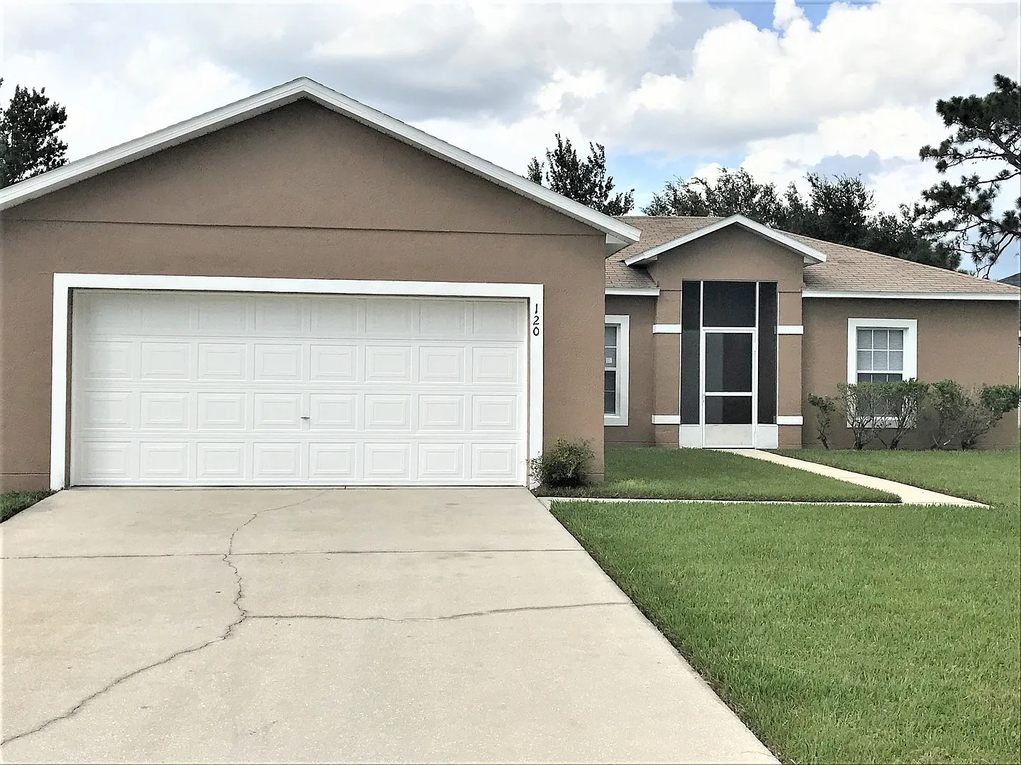Beautifully 3 bedroom, 2 bath Single-Family Home in the Kissimmee — Photo 1