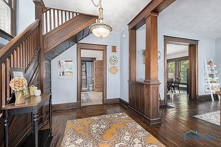 5th image of 505 E High St