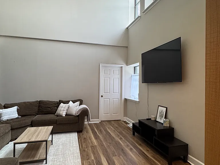 917 Madison St #15 — Photo 3