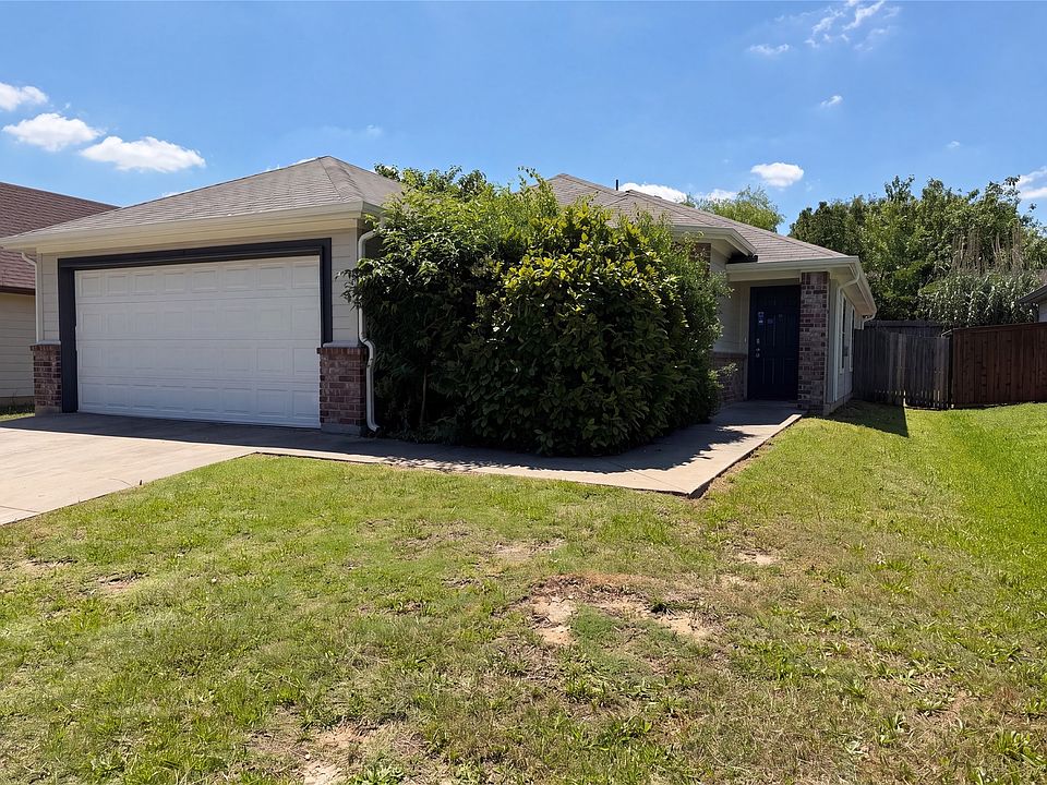 1st image of 2824 Saint Bernard Dr