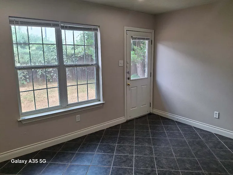 129 Richards St #B — Photo 13