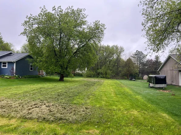 117 Staffordshire Dr NE, Poplar Grove, IL 61065
