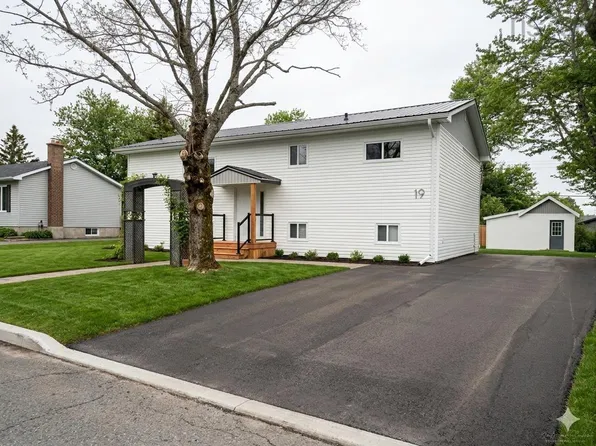19 Wilmot St, Halifax, NS B4C 2A7