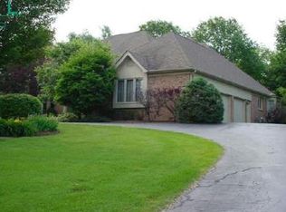 2934 Meadowood Ln W, Bloomfield Hills, MI 48302