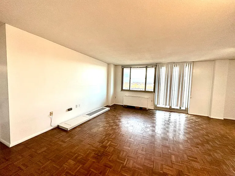 1 E University Pkwy #906 — Photo 6