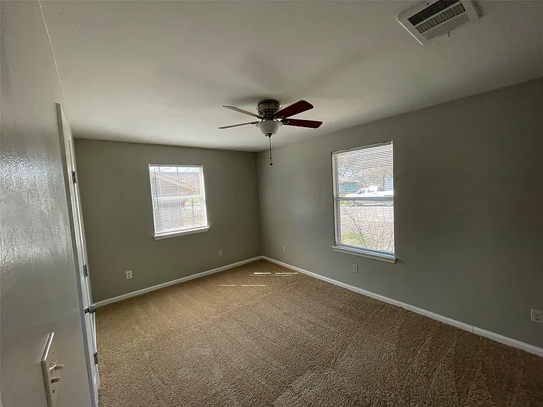 1041 Lott Ave — Photo 12