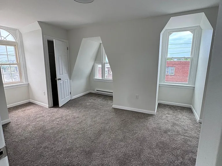 666 E Market St #3 — Photo 6