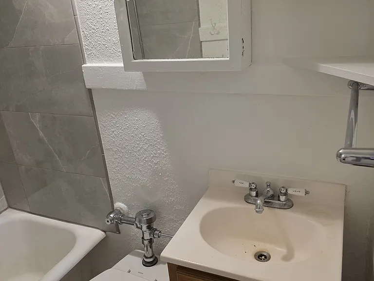 1422 E 8th Ave #13 — Photo 13
