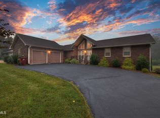 2802 Sharpsburg Dr, Johnson City, TN 37604