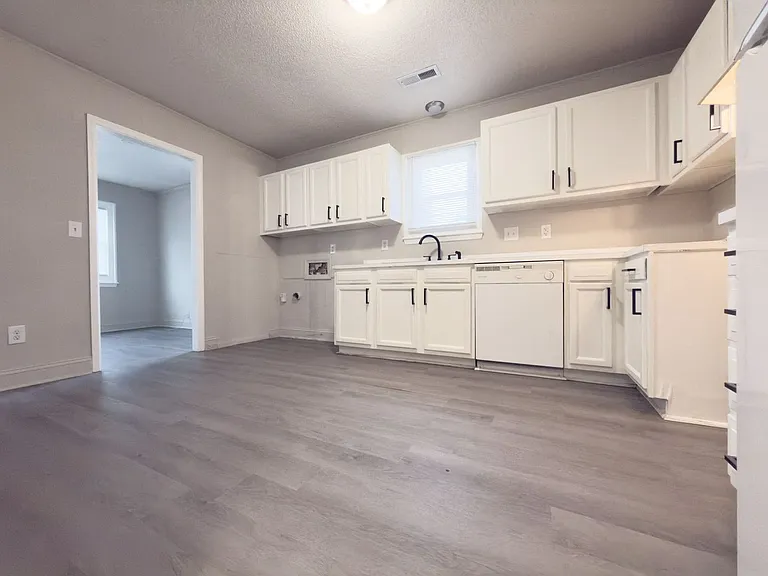 836 White Oak Dr — Photo 23