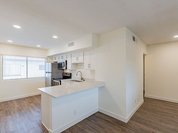5th image of 749 E Montebello Ave Unit 221