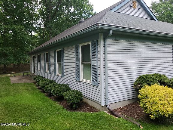 4th image of 566 Petunia Lane N