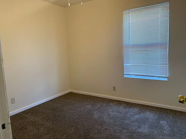 640 Alcazar — Photo 7