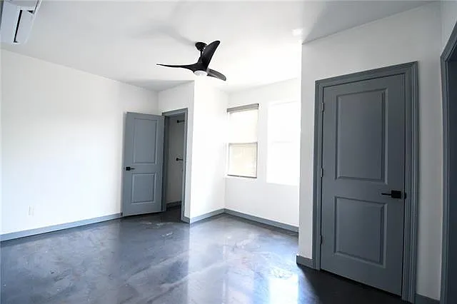 3402 Octavia St — Photo 8