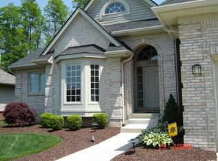 1210 Crestview Blvd, Wixom, MI 48393