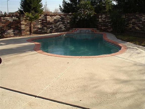 3rd image of 7101 Lyndale Cir