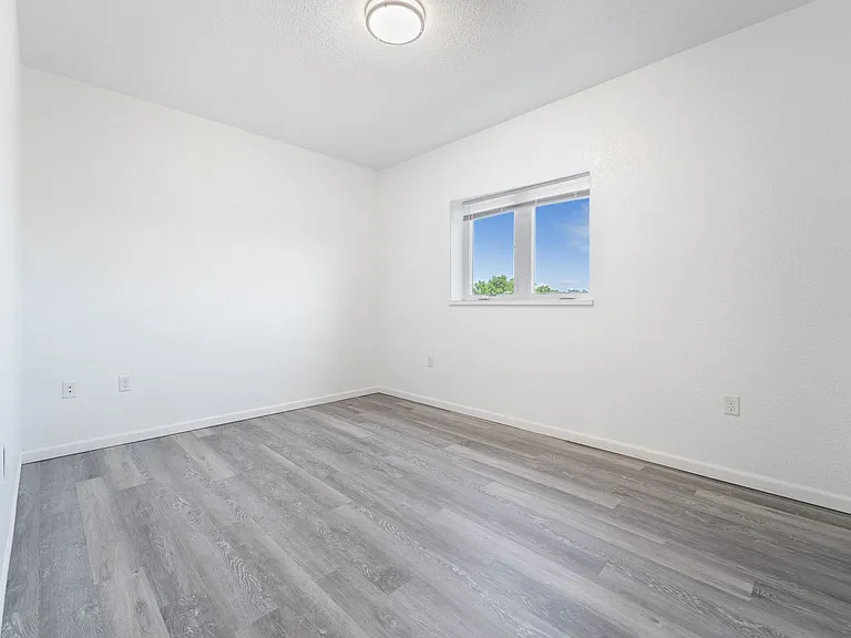 2215 College St — Photo 7