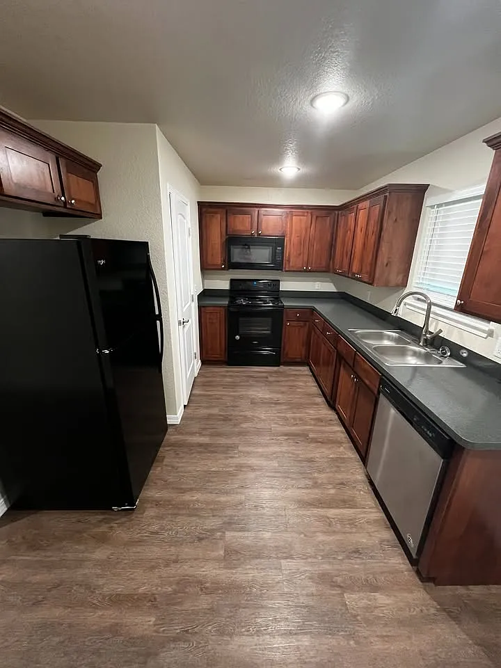 2 bed, $850 — Photo 2